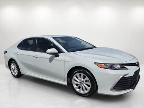 Used 2024 Toyota Camry LE FWD image 3