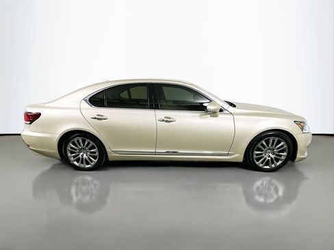 Used 2013 Lexus LS 460 w/ Comfort Pkg RWD image 4