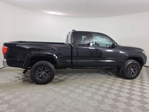 Used 2022 Toyota Tacoma SR5 w/ SR5 Appearance Package (SM) RWD image 8