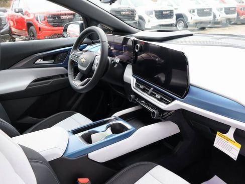 New 2026 Chevrolet Equinox EV LT image 36