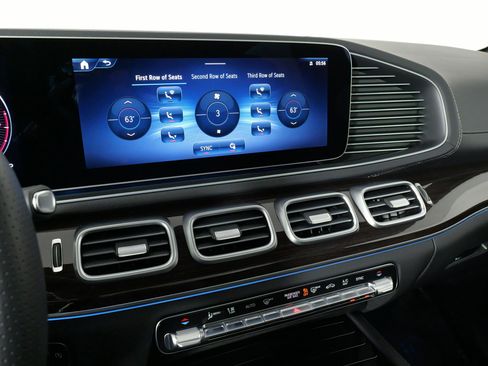 Used 2025 Mercedes-Benz GLS 450 4MATIC image 51