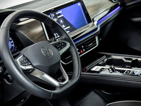 Certified 2025 Volkswagen Atlas SEL Premium R-Line image 12