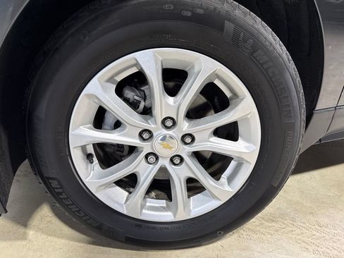 Used 2019 Chevrolet Equinox LT w/ Sun & Navigation Package AWD/4WD image 2