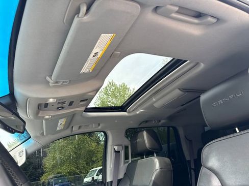 Used 2017 GMC Yukon Denali w/ Open Road Package AWD/4WD image 29