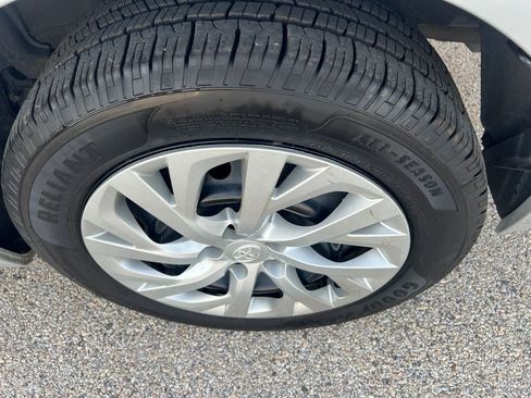 Used 2019 Toyota Corolla LE FWD image 17