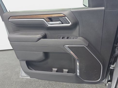 Used 2025 Chevrolet Silverado 1500 LT AWD/4WD image 25