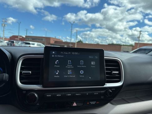 Certified 2023 Hyundai Venue SEL image 20