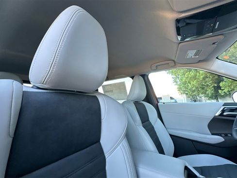 New 2025 Mitsubishi Outlander SE image 18