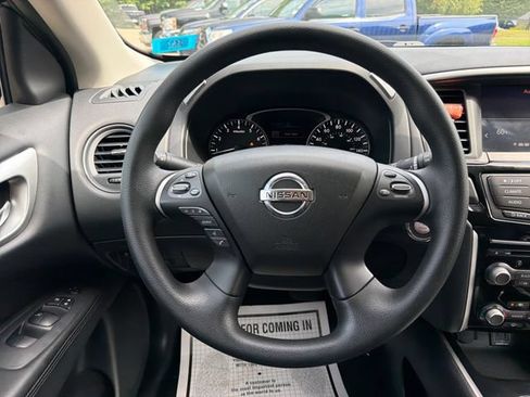 Used 2020 Nissan Pathfinder S AWD/4WD image 16