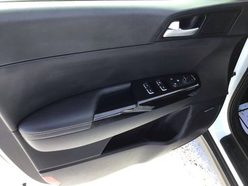 Used 2020 Kia Sportage EX w/ EX Technology Package image 11