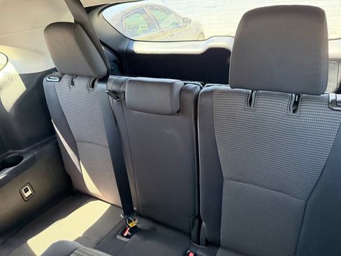 Used 2022 Toyota Highlander LE FWD image 10