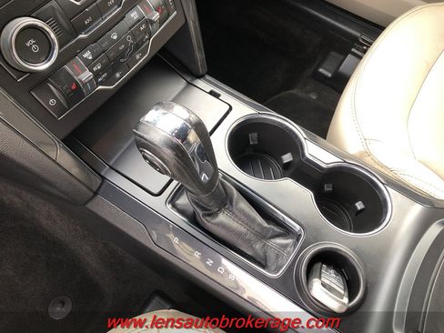 Used 2018 Ford Explorer XLT w/ Equipment Group 202A FWD image 15