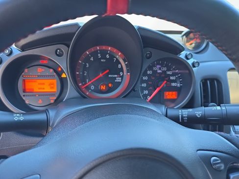 Used 2016 Nissan 370Z NISMO RWD image 17