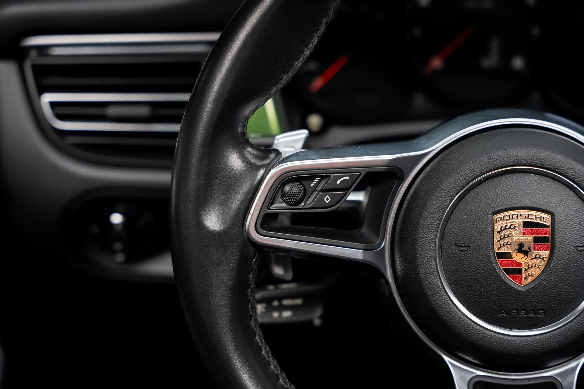 Used 2019 Porsche Macan AWD/4WD image 43