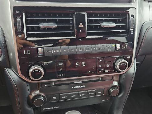 Used 2022 Lexus GX 460 Luxury w/ Sport Design Package AWD/4WD image 26