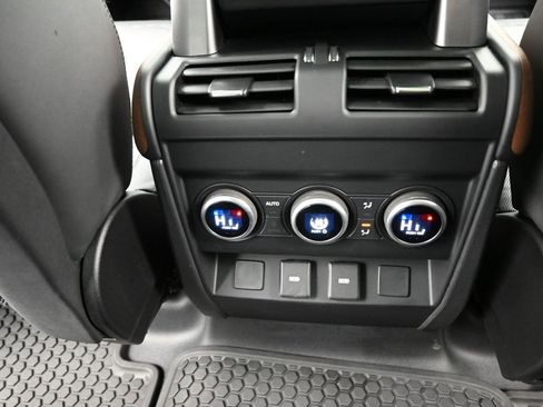 Used 2023 Land Rover Defender 130 X-Dynamic SE image 29