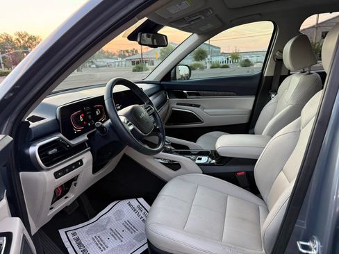 Used 2023 Kia Telluride EX w/ EX Captain's Chair Package AWD/4WD image 9