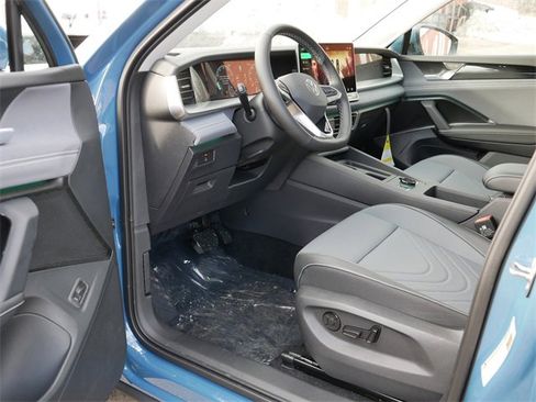 New 2026 Volkswagen Tiguan SE image 7