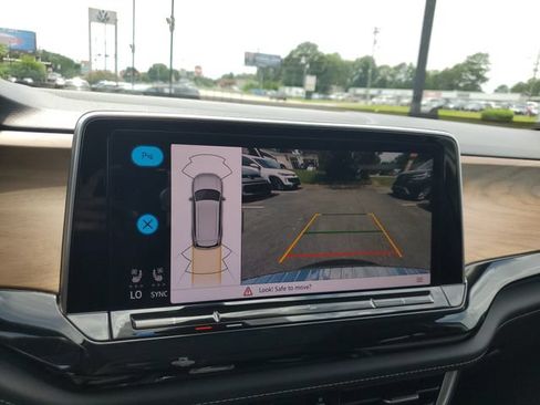 Certified 2024 Volkswagen Atlas SE w/ Panoramic Sunroof Package FWD image 23