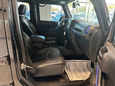 Used 2016 Jeep Wrangler Unlimited Rubicon w/ Dual Top Group image 17