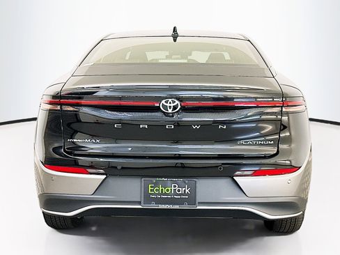 Used 2023 Toyota Crown Platinum image 7