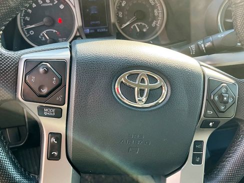 Used 2020 Toyota Tacoma SR5 RWD image 11