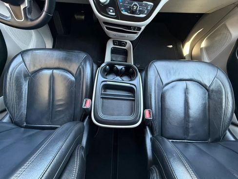 Used 2017 Chrysler Pacifica Touring-L w/ Tire & Wheel Group FWD image 50