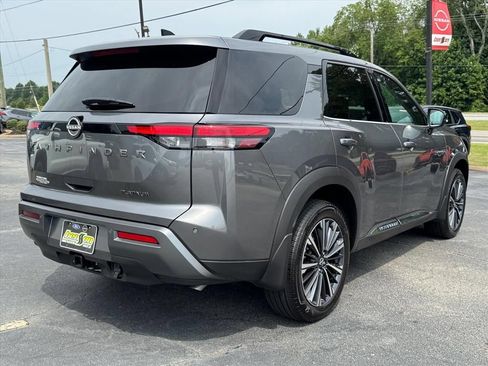 Certified 2026 Nissan Pathfinder Platinum FWD image 3