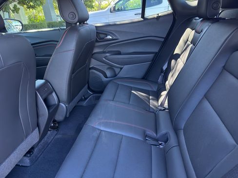 Used 2024 Chevrolet Trax RS w/ Sunroof Package image 11