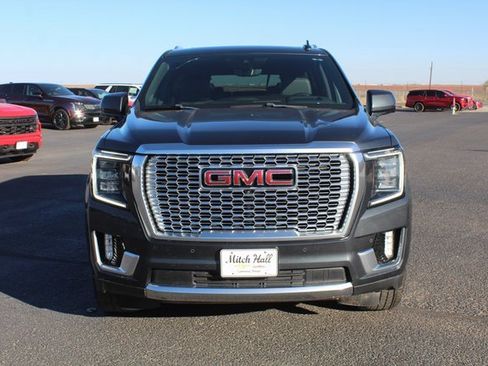 Used 2022 GMC Yukon XL Denali w/ Denali Premium Package image 12