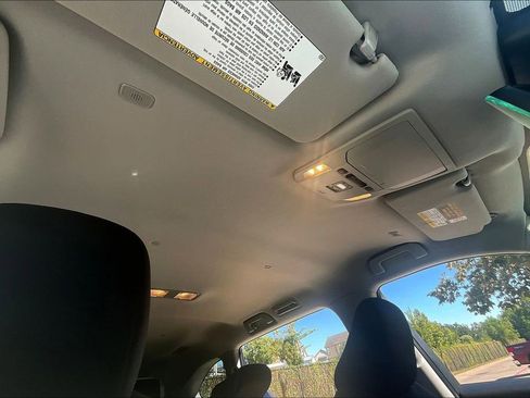 Used 2023 Toyota Highlander L image 21