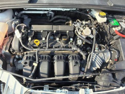 Used 2018 Ford Focus SE w/ Cold Weather Package FWD image 29