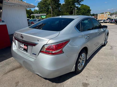 Used 2014 Nissan Altima 2.5 S w/ Display Audio Package FWD image 5