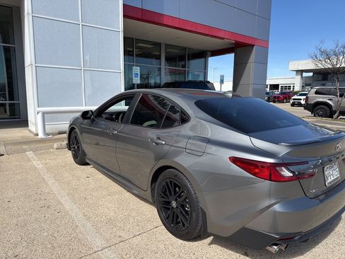 Used 2025 Toyota Camry SE w/ Convenience Package image 5