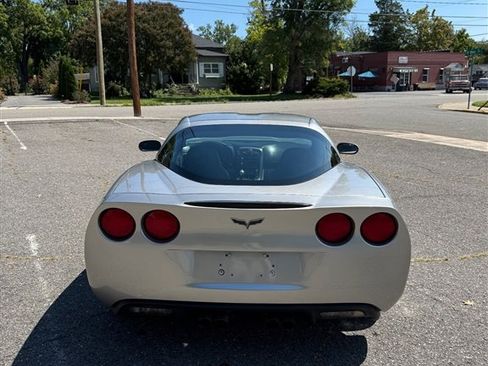 Used 2006 Chevrolet Corvette Coupe w/ Preferred Equipment Group RWD image 4