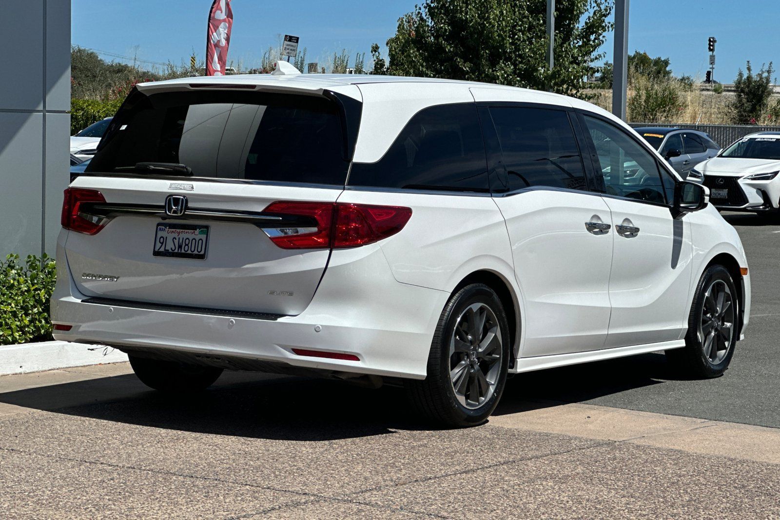 Used 2024 Honda Odyssey Elite image 4