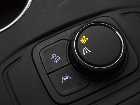 Used 2023 GMC Terrain SLE image 6