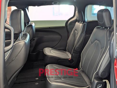 Used 2024 Chrysler Pacifica Limited w/ S Appearance Package FWD image 32
