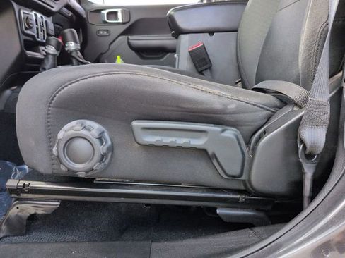 Used 2021 Jeep Gladiator Sport image 21