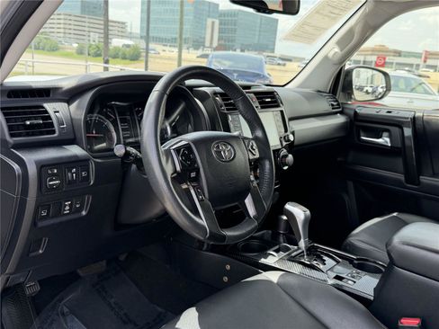 Used 2022 Toyota 4Runner TRD Off-Road Premium AWD/4WD image 15
