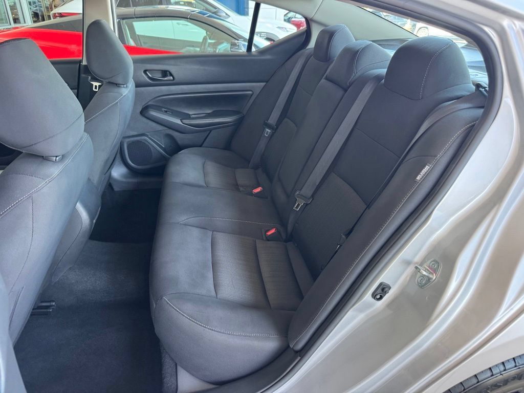 Used 2025 Nissan Altima 2.5 SV FWD image 19