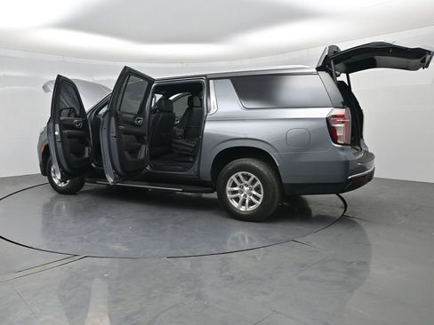 Used 2021 Chevrolet Suburban LT RWD image 34
