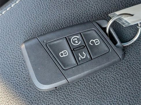 Used 2022 Volkswagen Tiguan SEL R-Line image 20