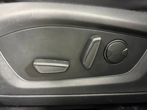 Used 2020 Ford Explorer XLT w/ Equipment Group 202A AWD/4WD image 24