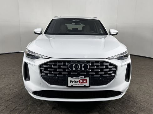Used 2025 Audi Q5 Premium Plus w/ Premium Plus AWD/4WD image 2