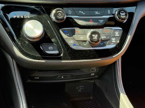 New 2026 Chrysler Pacifica Pinnacle AWD/4WD image 16