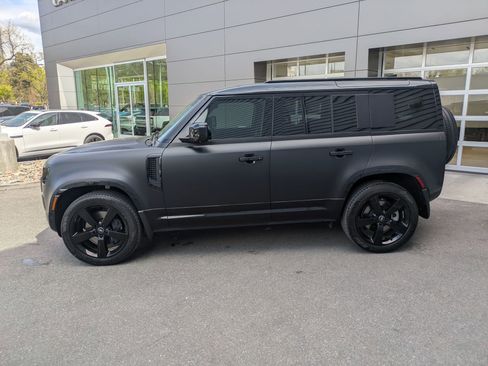 Used 2025 Land Rover Defender 110 X-Dynamic SE image 7