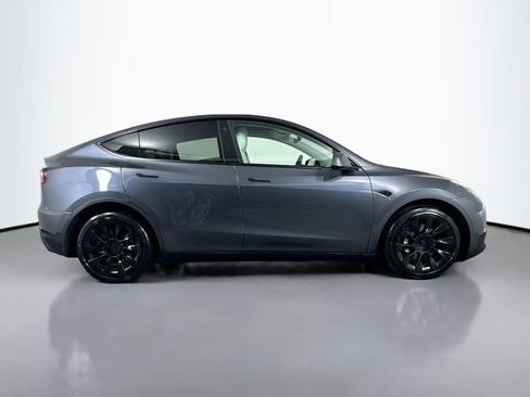 Used 2022 Tesla Model Y Long Range image 4