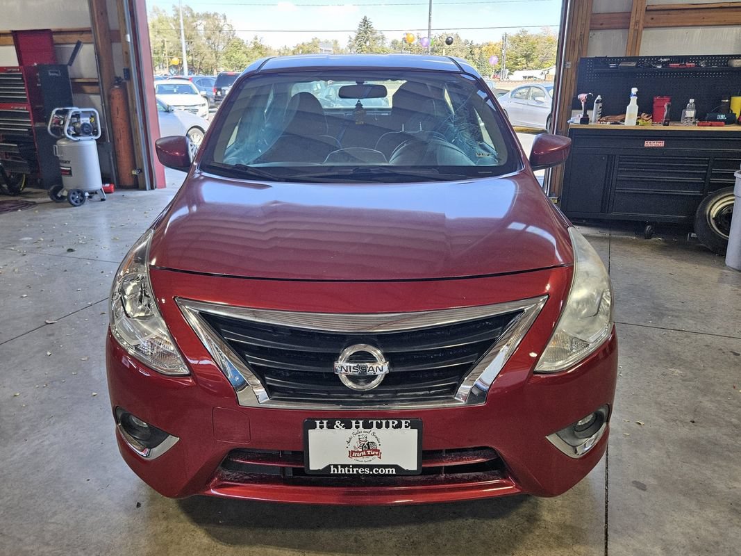 Used 2015 Nissan Versa SV w/ SV Appearance Package FWD image 9