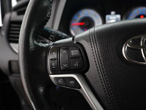 Used 2017 Toyota Sienna SE FWD image 28